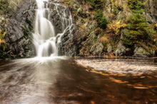Laden Sie das Bild in den Galerie-Viewer, Fototapete Schöner Ausblick auf den Wasserfall