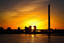 Laden Sie das Bild in den Galerie-Viewer, Fototapete Skyline Düsseldorf bei Sonnenuntergang
