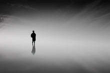 Laden Sie das Bild in den Galerie-Viewer, Fototapete Spiegelung im  Nebel