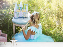 Laden Sie das Bild in den Galerie-Viewer, Fototapete Spielende Prinzessin