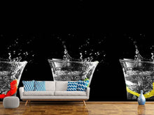 Laden Sie das Bild in den Galerie-Viewer, Fototapete Spritzige Wasser Gläser