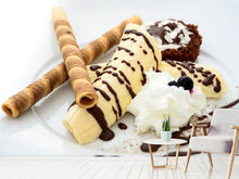 Laden Sie das Bild in den Galerie-Viewer, Fototapete Süsses Dessert