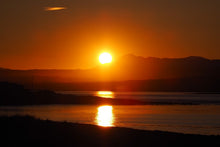 Laden Sie das Bild in den Galerie-Viewer, Fototapete Traumhafter Sonnenuntergang am Strand