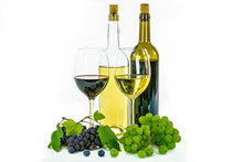 Laden Sie das Bild in den Galerie-Viewer, Fototapete Weisswein und Rotwein