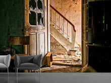 Laden Sie das Bild in den Galerie-Viewer, Fototapete Zerfallene Treppe
