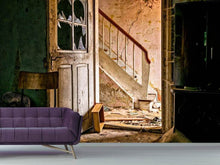Laden Sie das Bild in den Galerie-Viewer, Fototapete Zerfallene Treppe