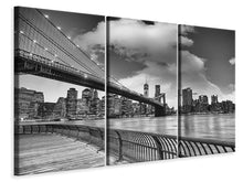 Laden Sie das Bild in den Galerie-Viewer, Leinwandbild 3-teilig Skyline Schwarzweissfotografie Brooklyn Bridge NY