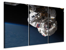 Laden Sie das Bild in den Galerie-Viewer, Leinwandbild 3-teilig Astronaut in XL