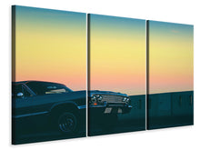Laden Sie das Bild in den Galerie-Viewer, Leinwandbild 3-teilig Oldtimer im Abendlicht