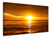 Laden Sie das Bild in den Galerie-Viewer, Leinwandbild Glühender Sonnenuntergang am Wasser