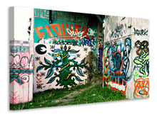 Laden Sie das Bild in den Galerie-Viewer, Leinwandbild Graffiti im Hinterhof