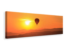 Laden Sie das Bild in den Galerie-Viewer, Leinwandbild Panorama Heissluftballon bei Sonnenuntergang