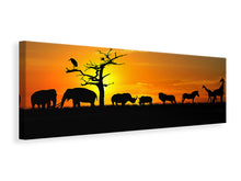 Laden Sie das Bild in den Galerie-Viewer, Leinwandbild Panorama Safarietiere bei Sonnenuntergang