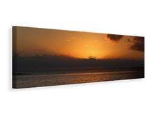 Laden Sie das Bild in den Galerie-Viewer, Leinwandbild Panorama Schöner Sonnenaufgang am Strand